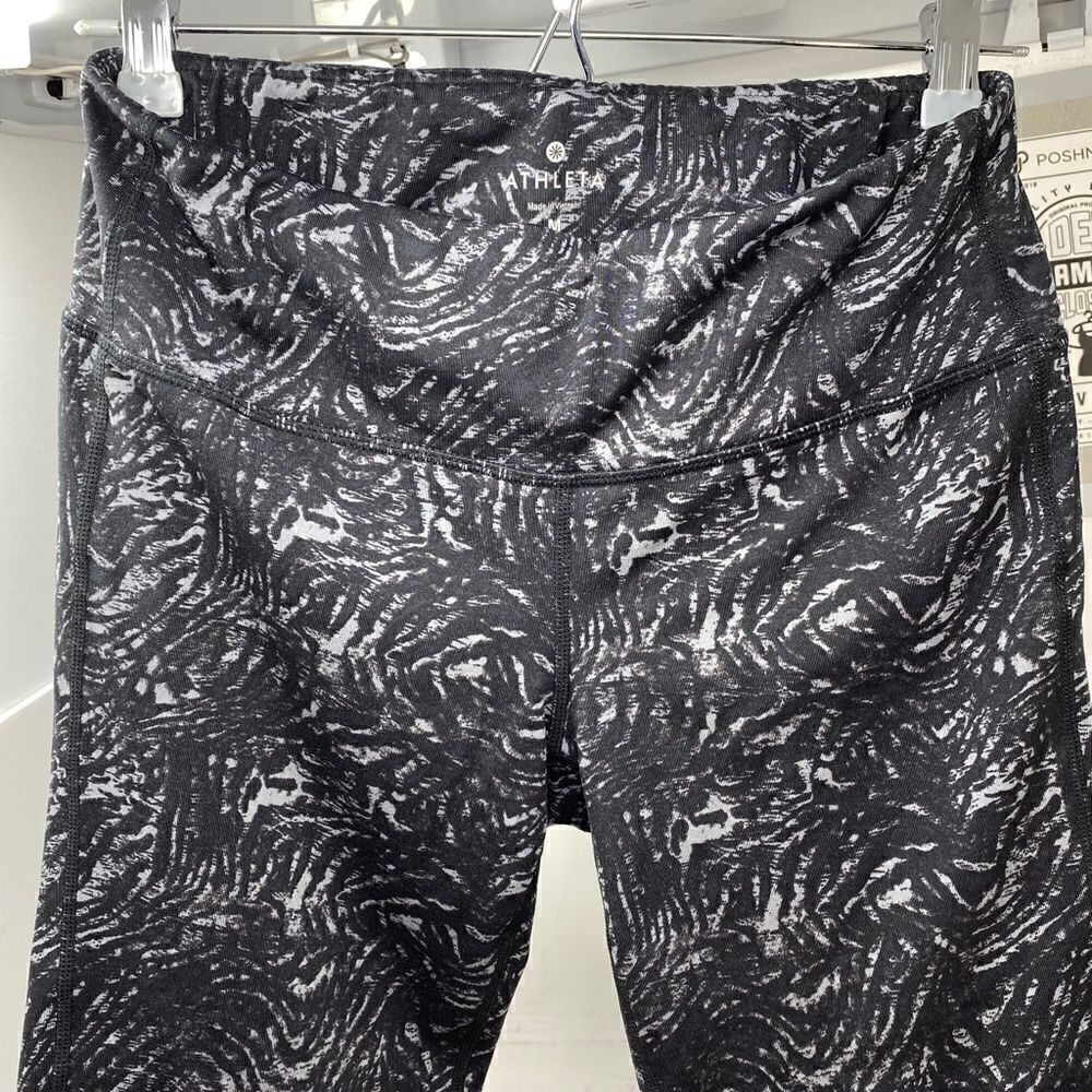ATHLETA Leggings - Black & Gray Abstract Pattern - Picture 3 of 16